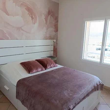Les Deux Soeurs Bord De Et Jacuzzi Villa *