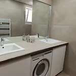 Les Deux Soeurs Bord De Et Jacuzzi Villa