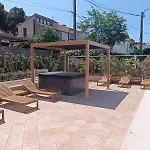 Les Deux Soeurs Bord De Et Jacuzzi Villa